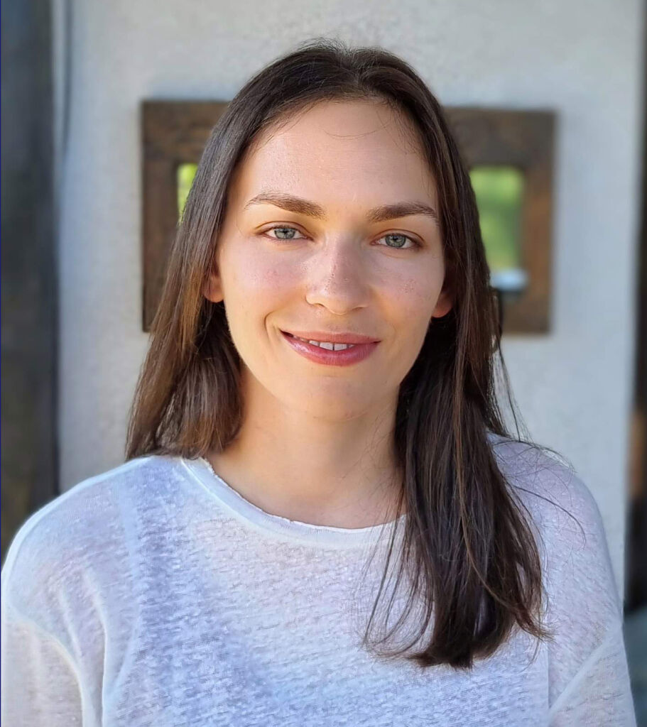 Roxana Luca - Isha Hatha Yoga Teacher